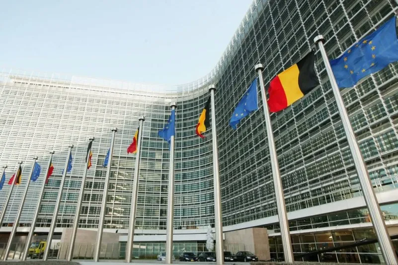 Ciberataque en Bruselas: hackers acceden a datos de funcionarios de la Comisión Europea a través de sus smartphones