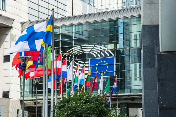 Bruselas teme que la regularización masiva de inmigrantes provoque el ...
