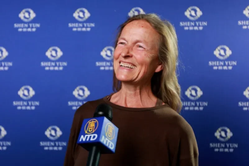 «Dios obviamente me ha traído hasta aquí», dice una profesora de canto al descubrir Shen Yun