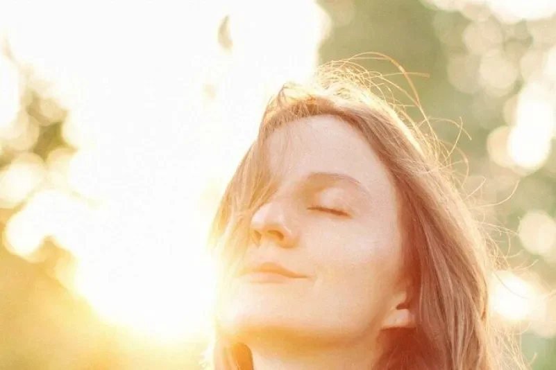 Tu piel ya tiene su propio «protector solar»: así puedes activarlo