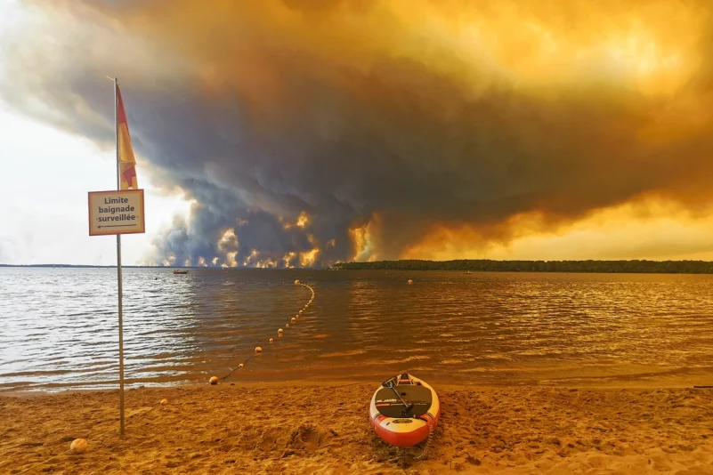 La insólita «nube de fuego» de un incendio en Francia provoca nuevos focos con sus propios rayos